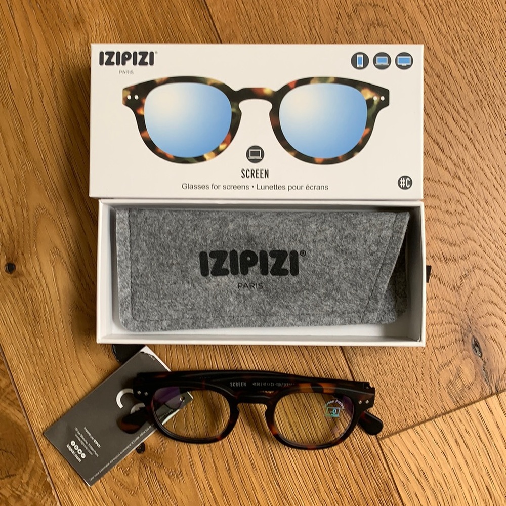 Izipizi blue light glasses in tortoise